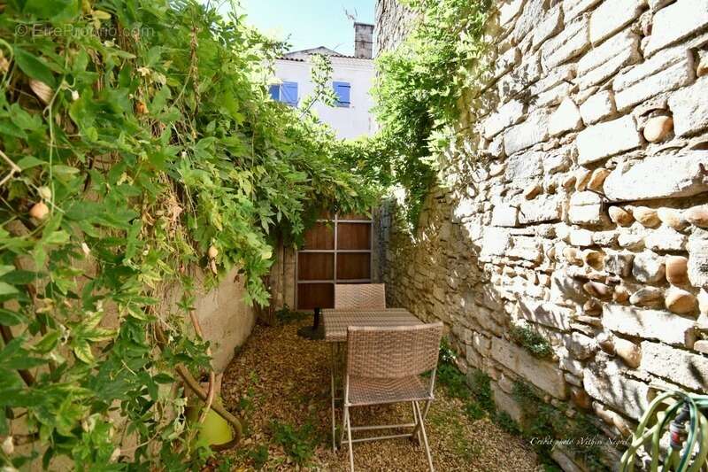 Maison à EYRAGUES