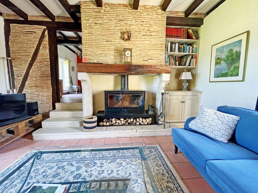 Maison à COURS-DE-PILE