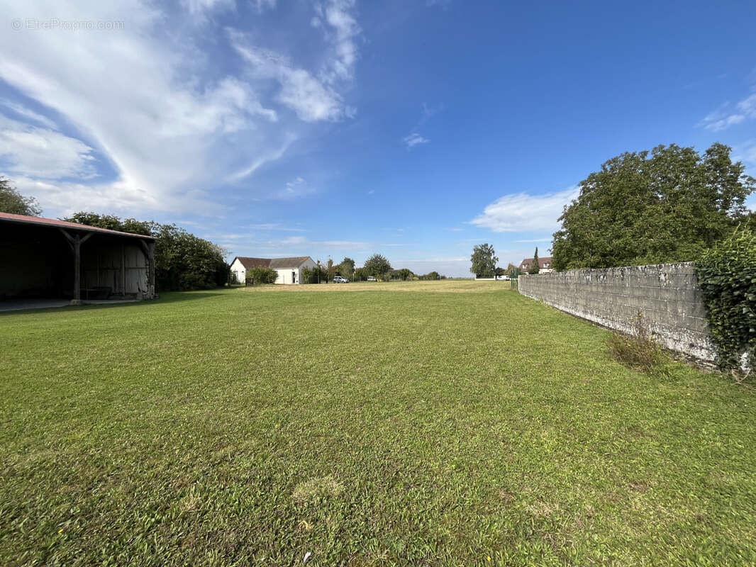Terrain à LA CHAPELLE-LA-REINE