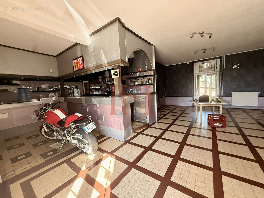 Ensemble immobilier de mur commerciaux avec appartement - axe chateaudun / vendôme avec terrain constructible - photo 3