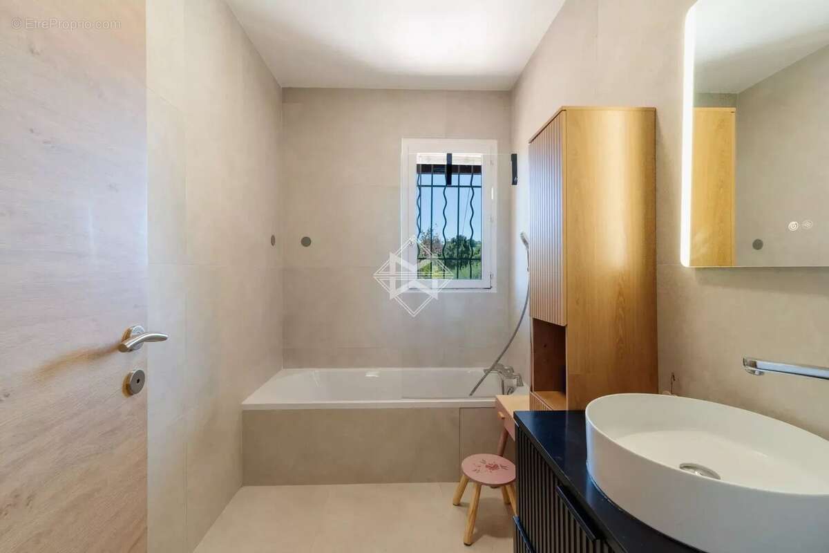 Maison à VALBONNE