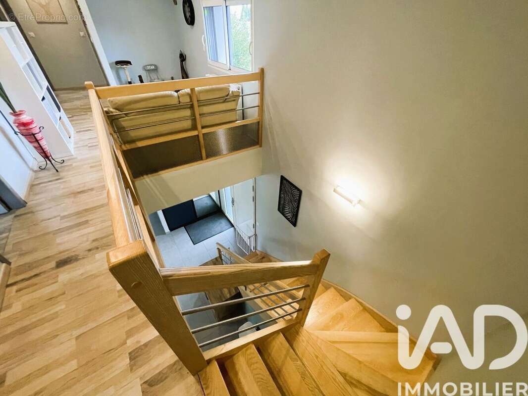 Maison 160 m² à Villeseneux  - photo 8