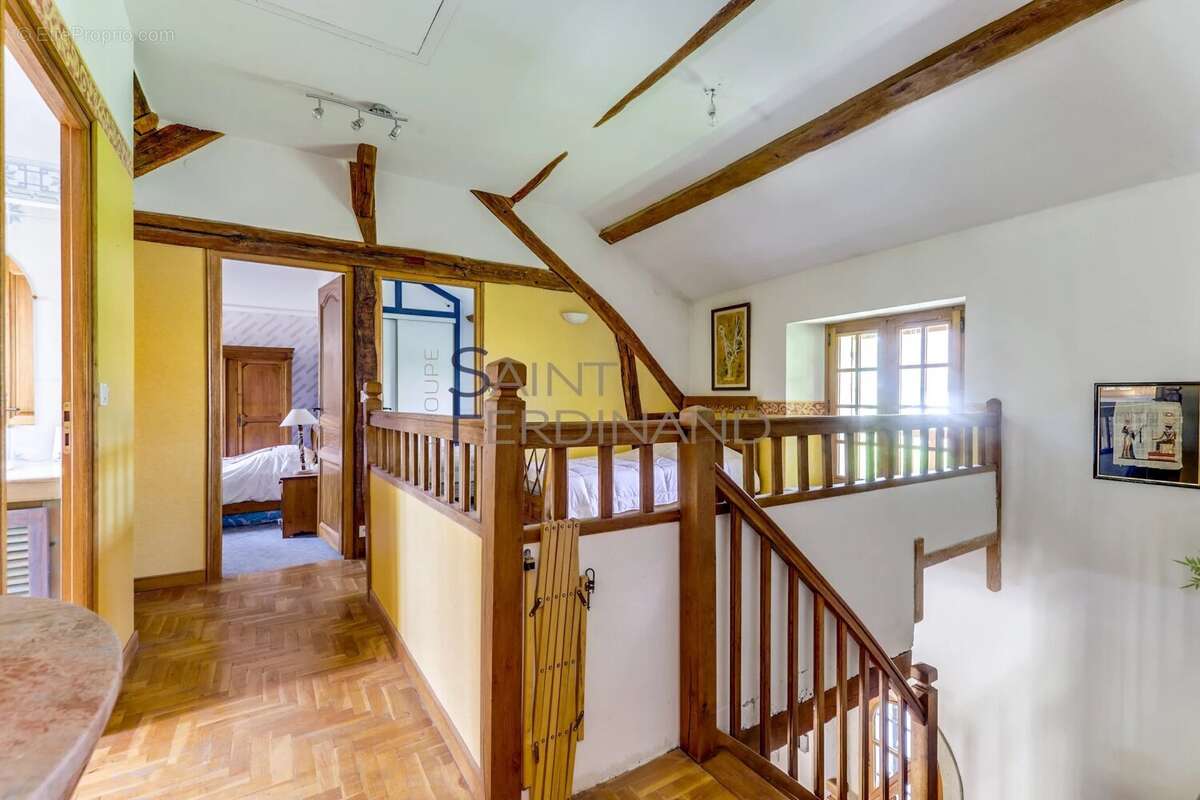 Maison à SAINT-CYR-SOUS-DOURDAN