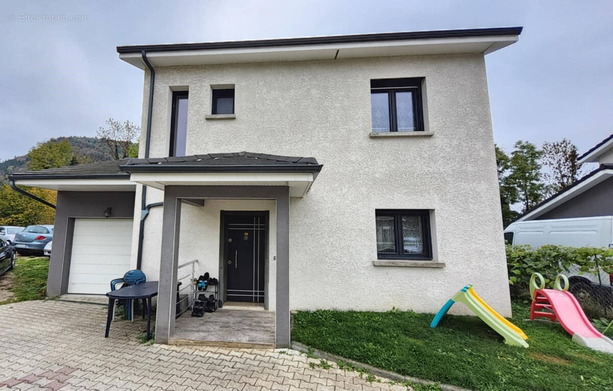 Maison à MONTREAL-LA-CLUSE