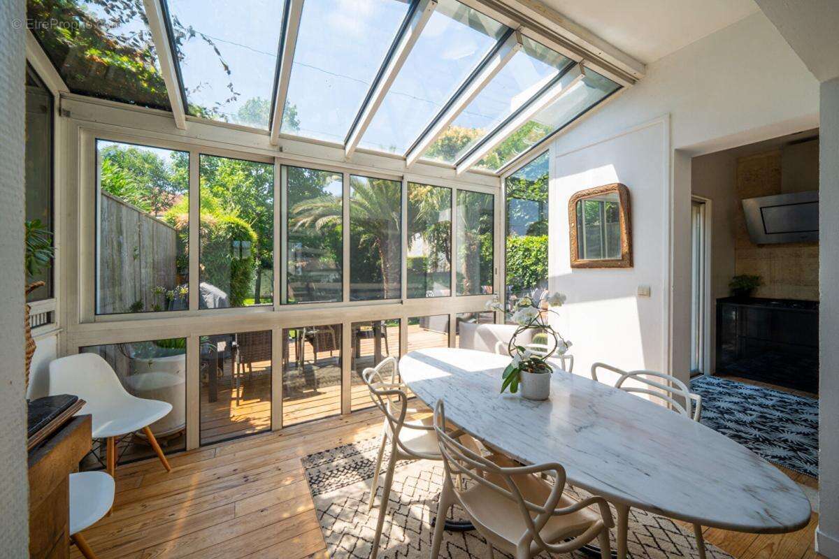 Belle maison de famille, avec grand jardin, quartier très recherché au coeur de Bordeaux Bastide - photo 3
