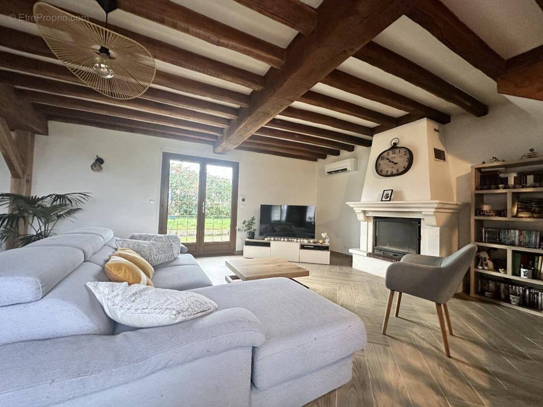 Maison à TREMBLAY-LES-VILLAGES