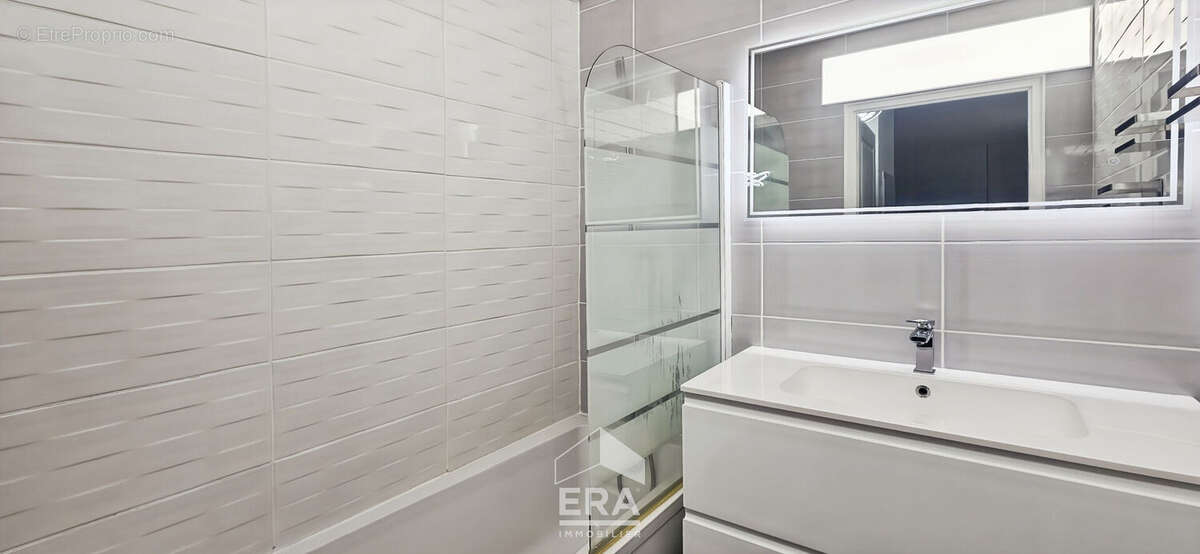 Appartement à PAREMPUYRE