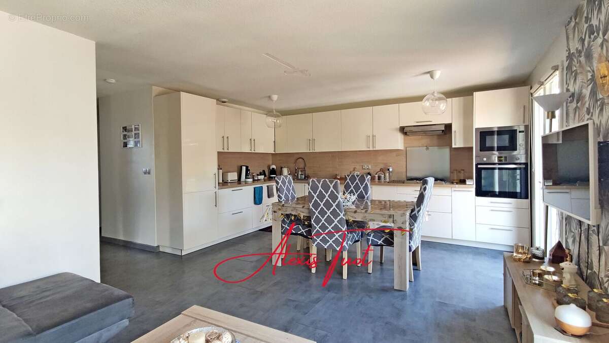 Maison à AMBARES-ET-LAGRAVE