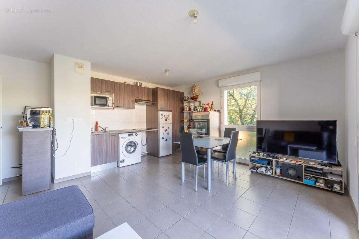 Appartement à PAREMPUYRE