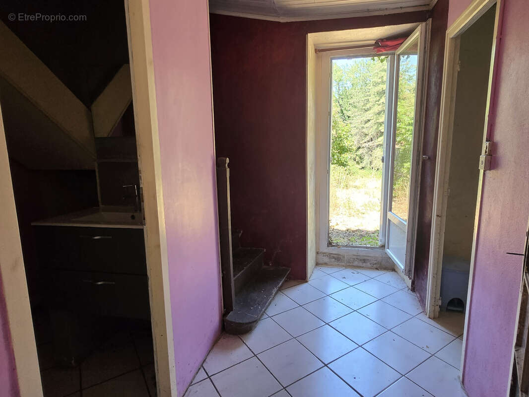 Ensemble de bâtiments à restaurer sur 4900m2! - photo 7