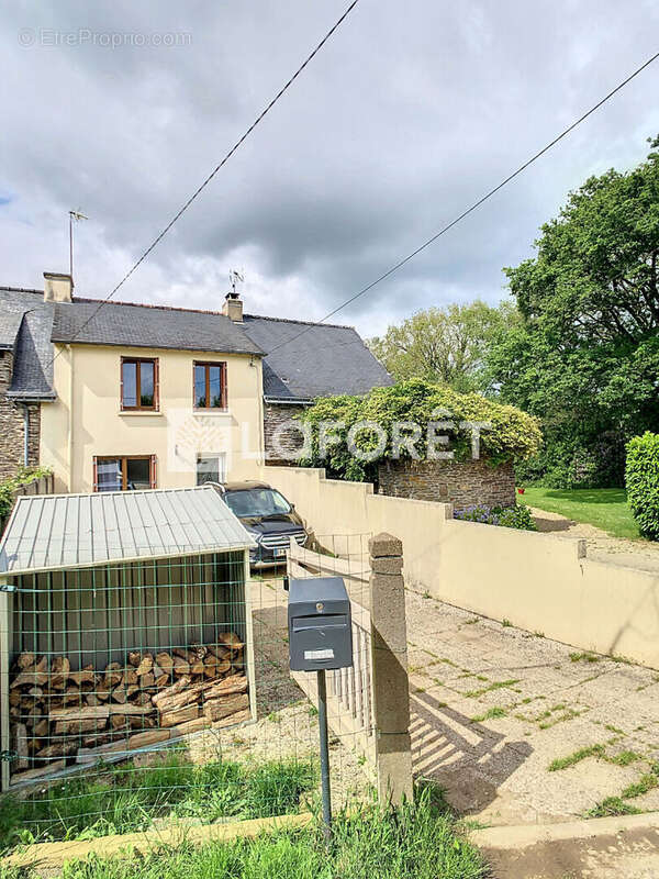 Maison à MONTENEUF