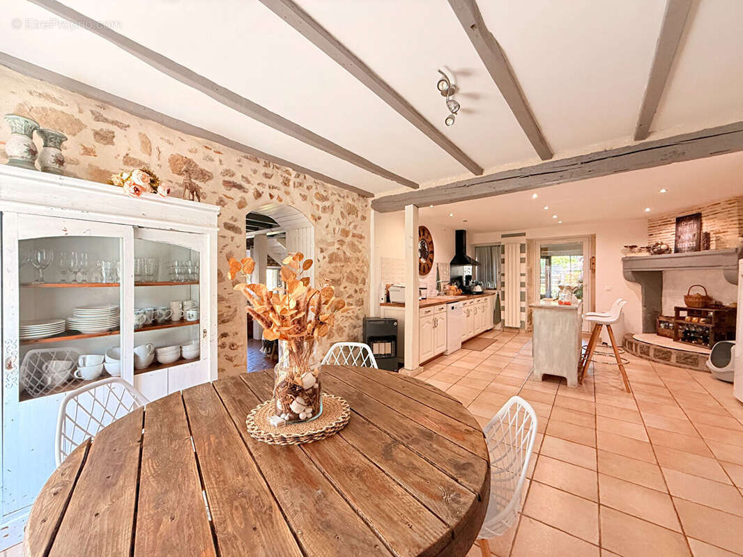 Maison à PIEGUT-PLUVIERS