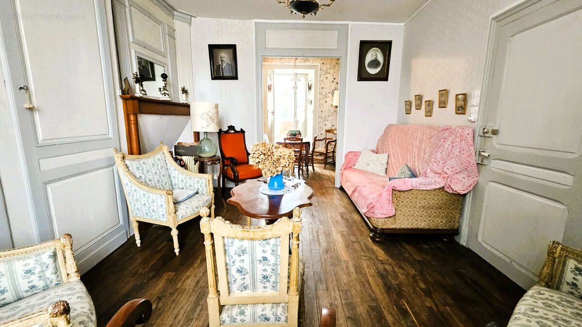 Maison à LES CARS