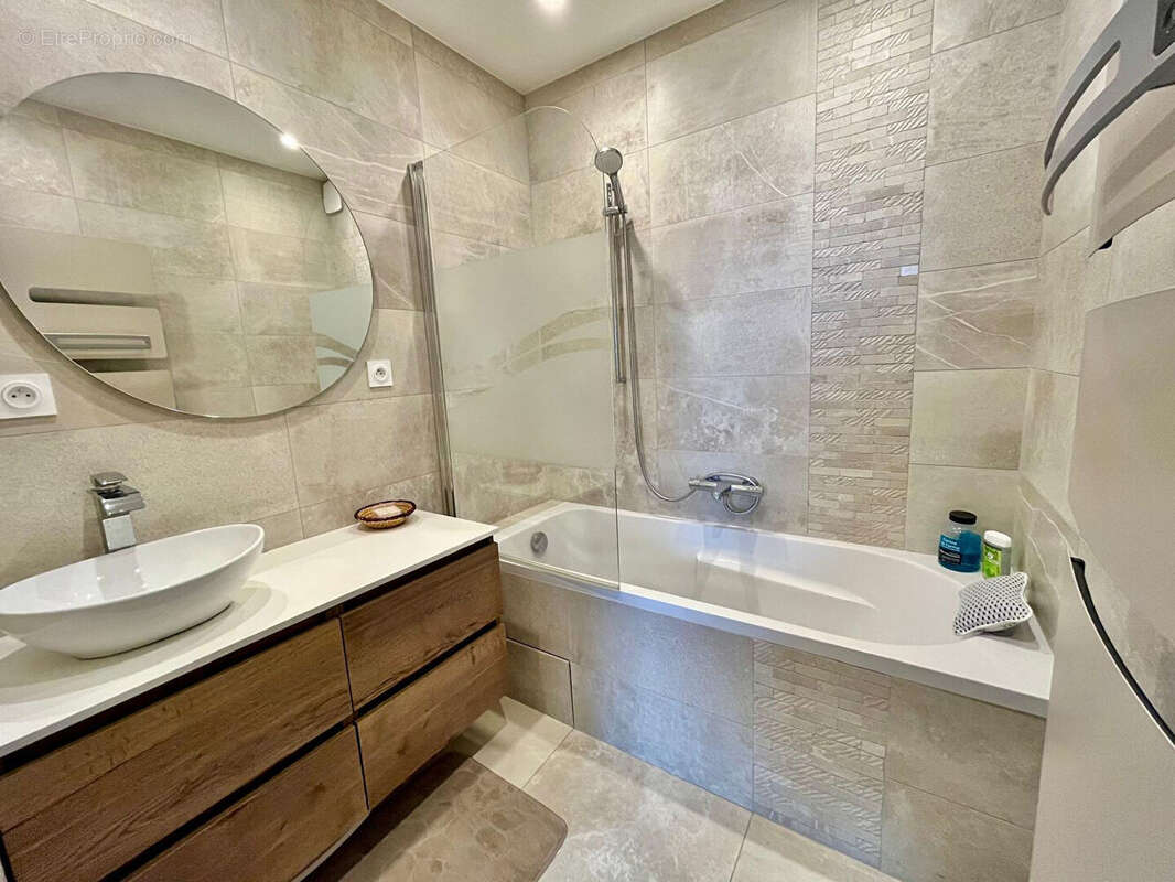 Appartement à VAULX-MILIEU