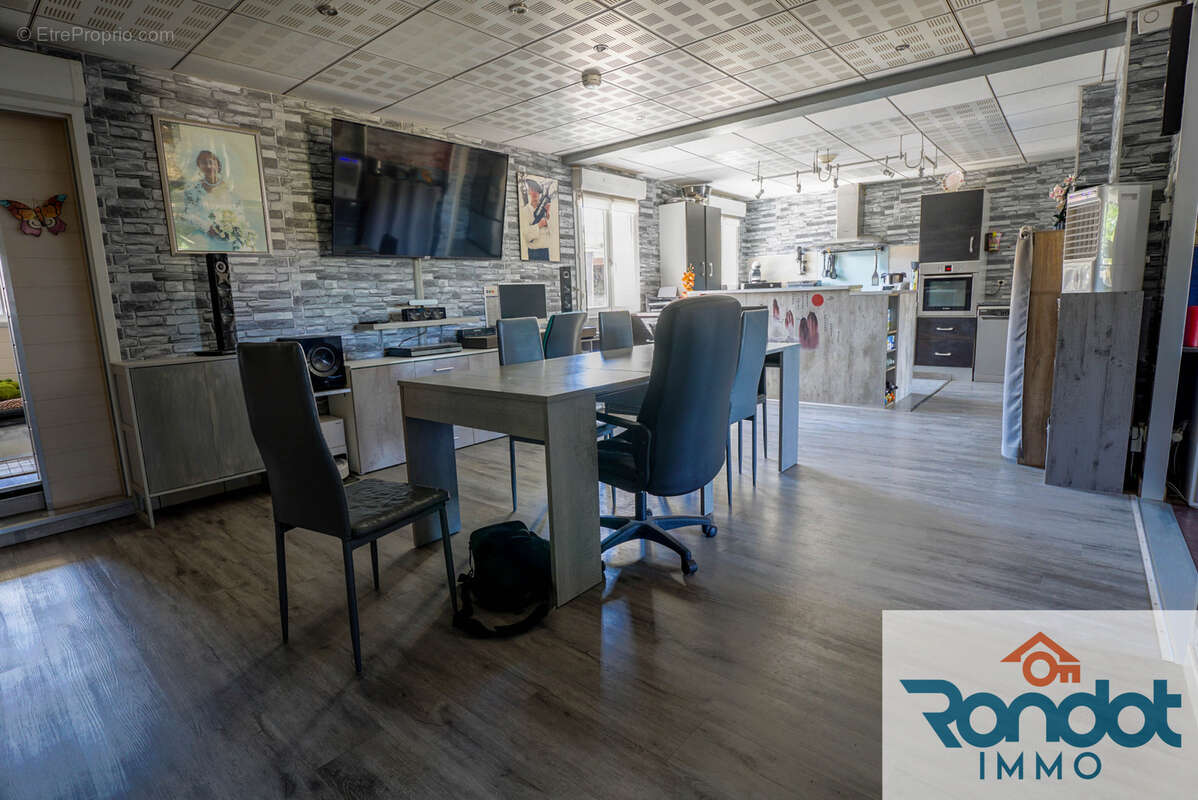 Maison à IS-SUR-TILLE