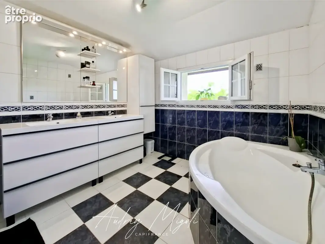 Propriété en pierre avec maison, gîte, 245m², 7 chambres, piscine, 300m² de dépendances, parc de 2,5 hectares - photo 10