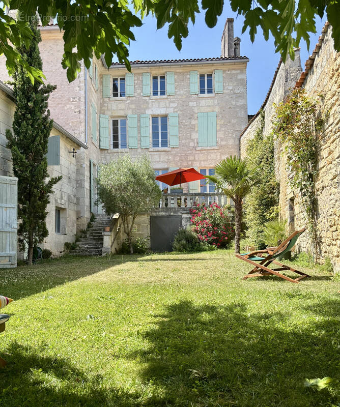 Maison à CHATEAUNEUF-SUR-CHARENTE