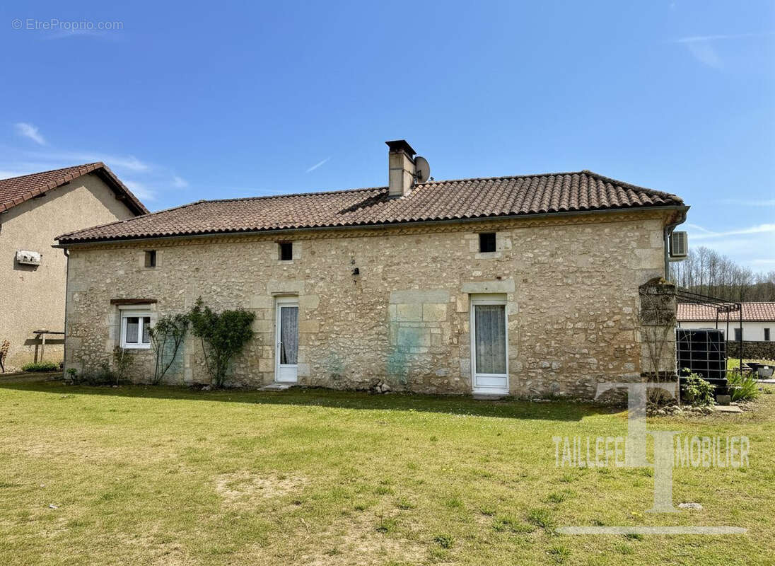 Maison à ANTONNE-ET-TRIGONANT