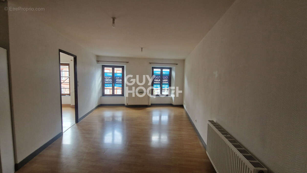 Appartement à ROUGEMONT-LE-CHATEAU