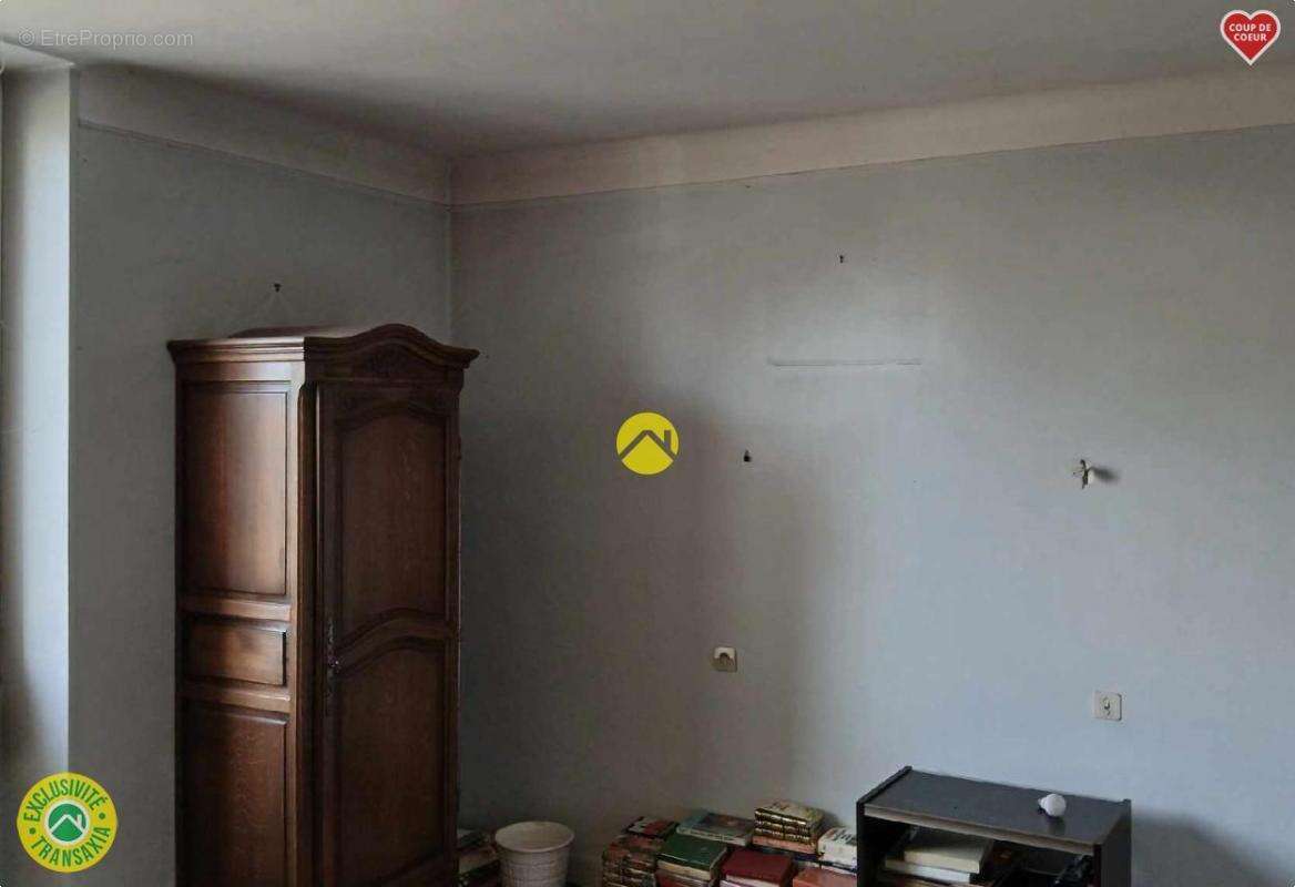 Maison à SAINT-ETIENNE-DE-FURSAC