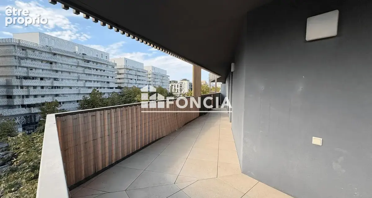Montpellier – Port Marianne : magnifique T3 exposé sud-ouest avec terrasse d'angle, dans un immeuble emblématique du quartier - photo 5