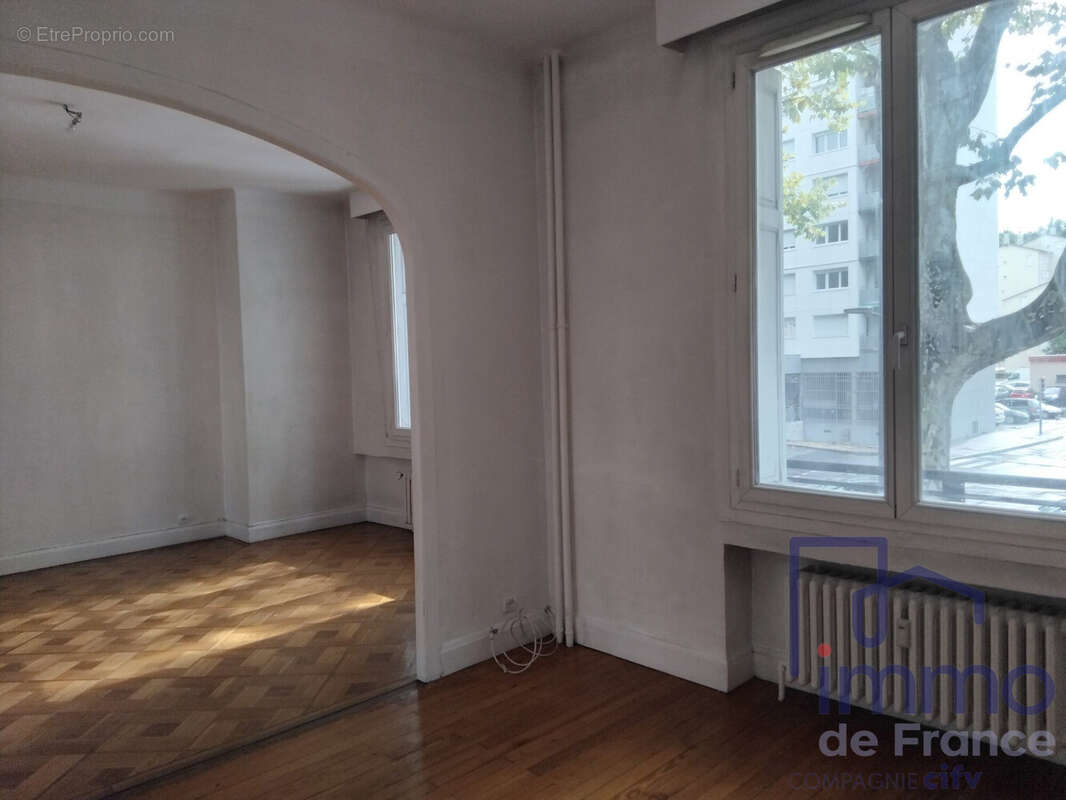 Appartement 69 m² à Saint-Etienne  - photo 3