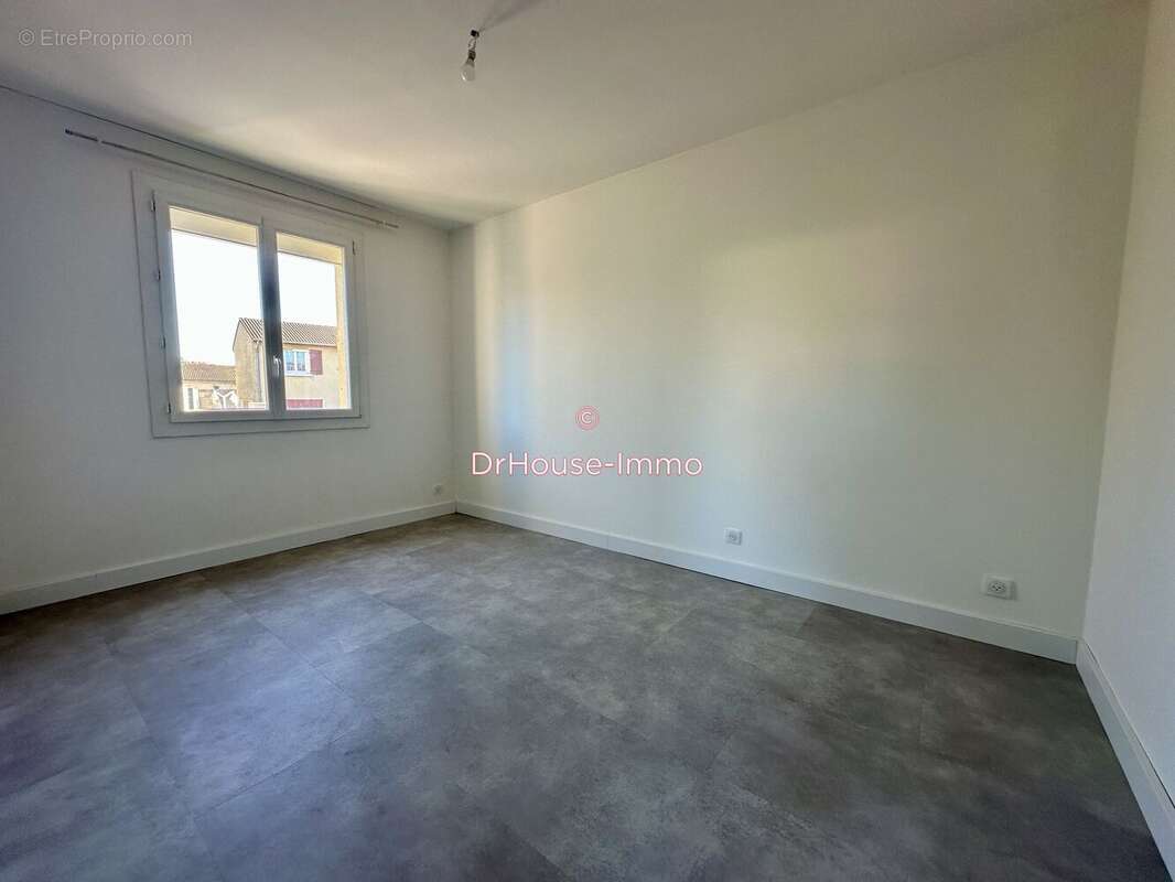 Maison 195 m² à Bourg-Les-Valence  - photo 35