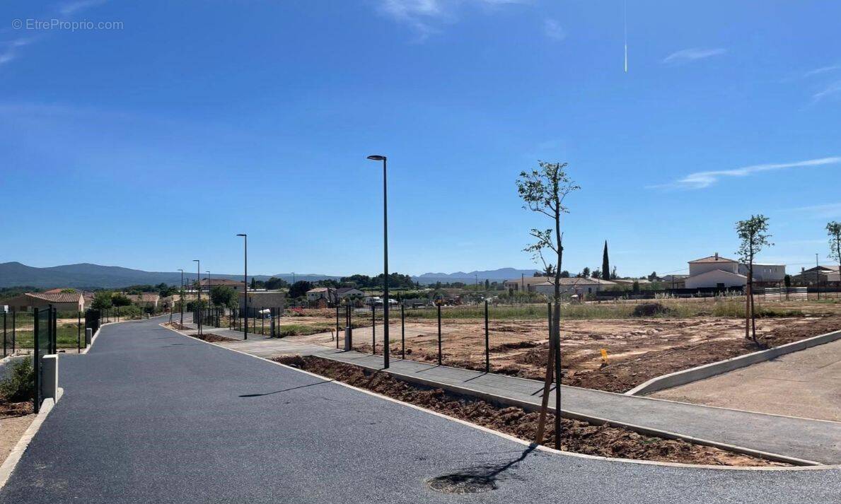 Terrain à POURRIERES