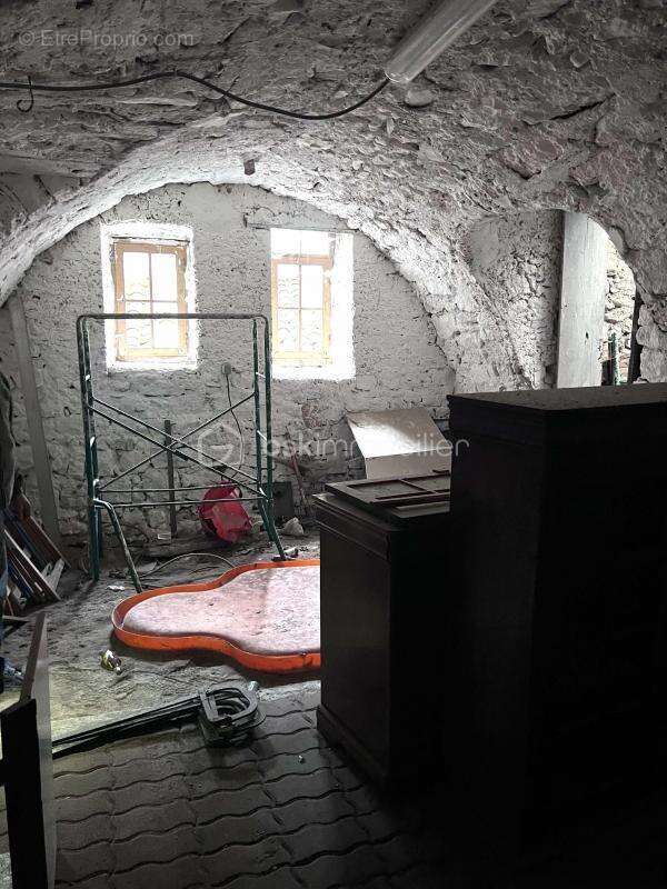 Maison en pierre R+1 de 144 m2 habitable avec combles de 63 m2 et cave voutée en sous sol de 88 m2 - photo 22