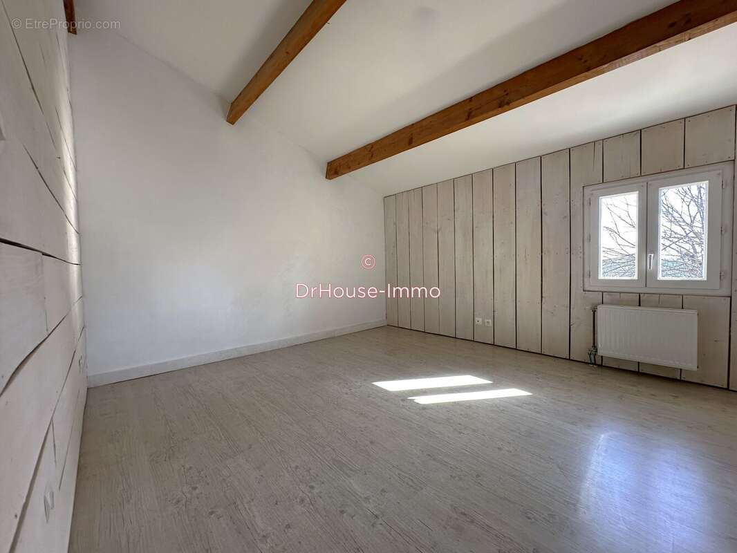 Maison à MONTMOREAU-SAINT-CYBARD