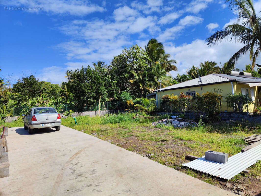 Photo 2 - Terrain à SAINT-BENOIT