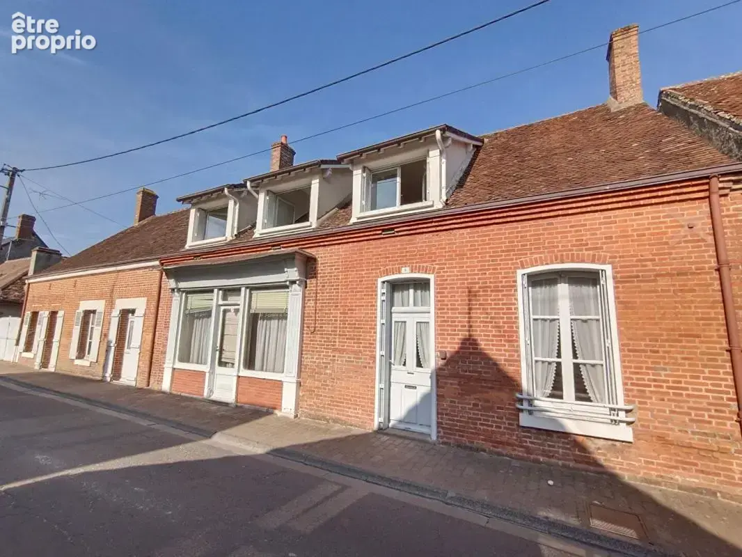 Photo Maison à Selles-Saint-Denis au prix de 98 000€