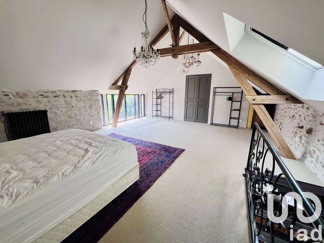 Maison 115 m² à Boussac-Bourg  - photo 9