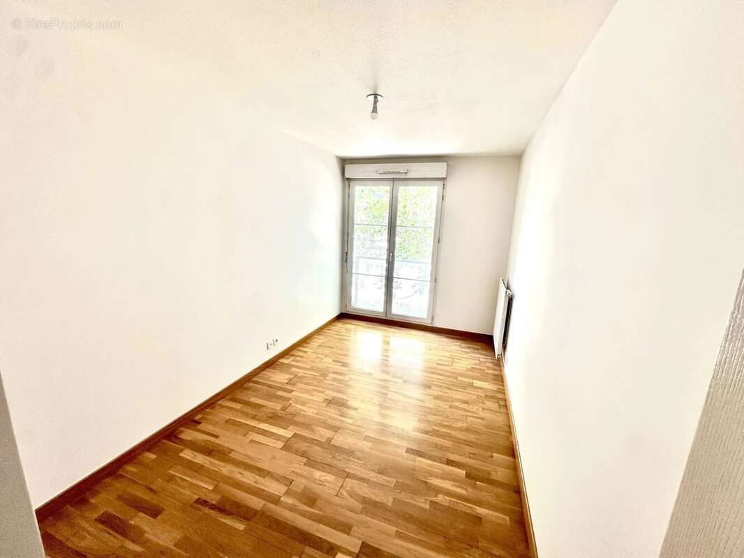 T4 lumineux de 87 m² avec balcon, ascenseur et garage en option – Secteur Gare - photo 6