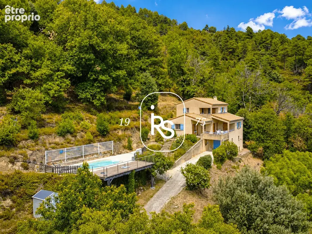 Photo Maison à Saint-Andre-Lachamp au prix de 349 000€