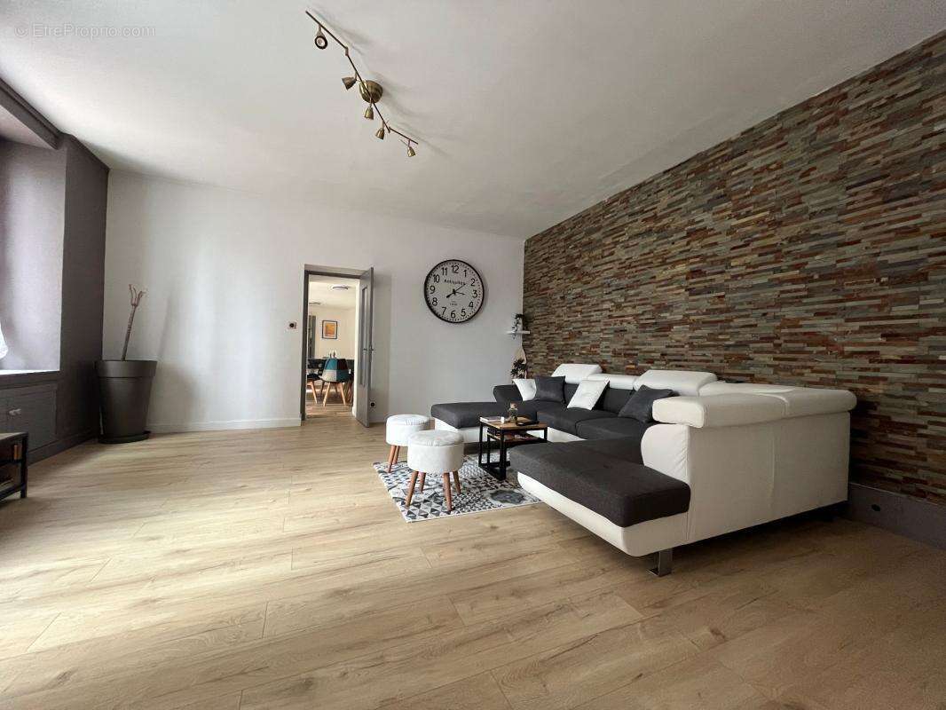 Lucon quartier marche couvert et piscine maison de caractere bourree de charme avec annexes et patio - photo 4