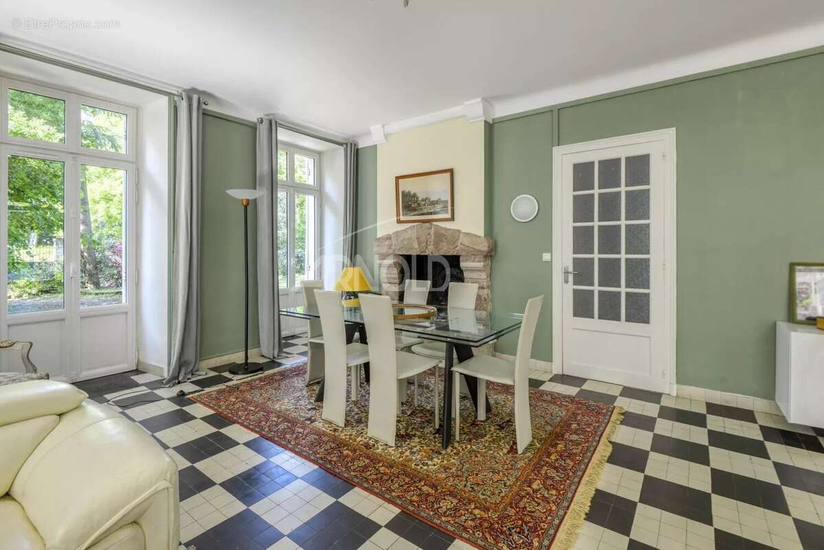 Maison à SAINT-SEBASTIEN-SUR-LOIRE