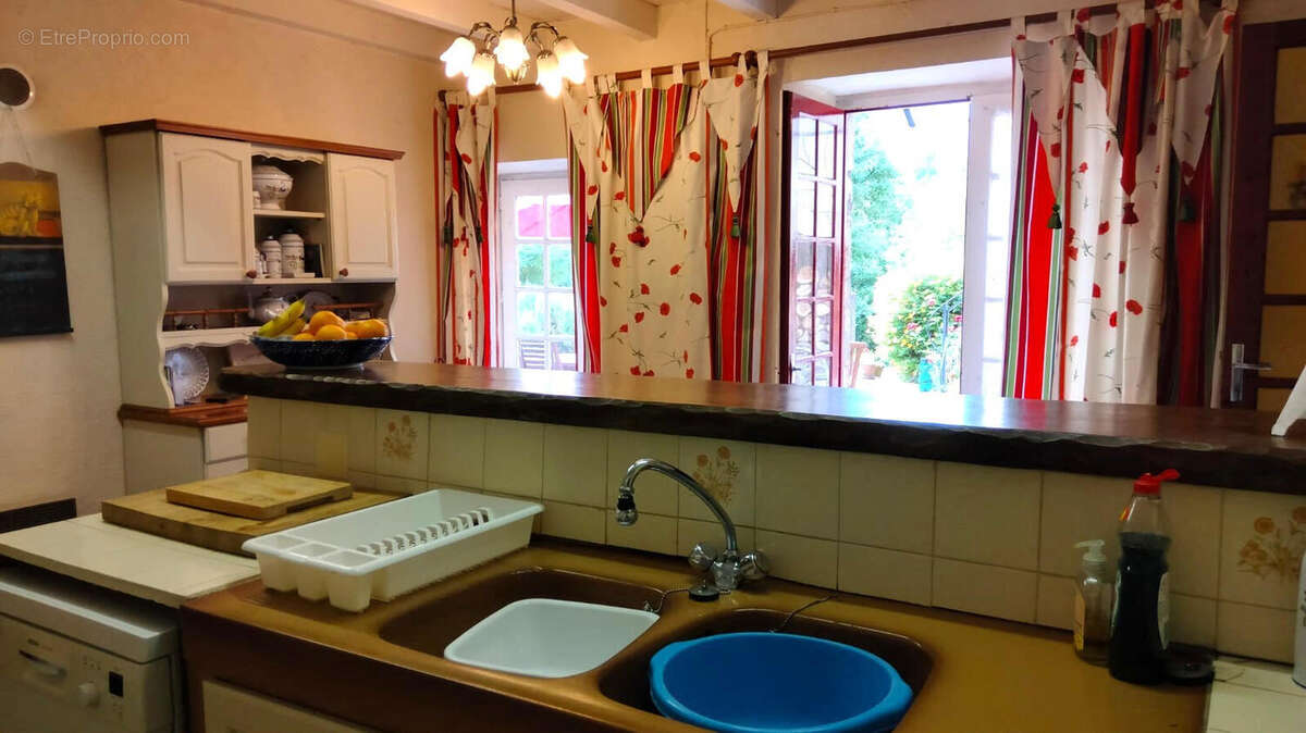 CUISINE - Maison à SALLES-DE-VILLEFAGNAN