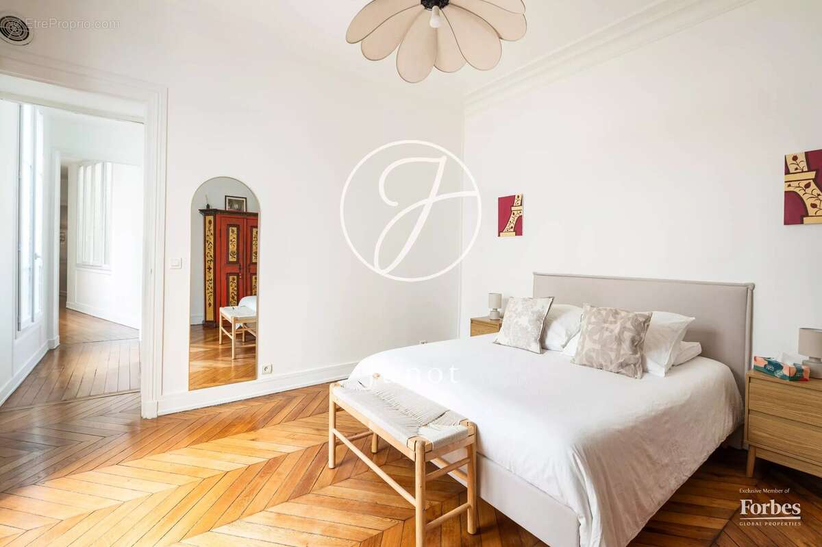 Appartement à PARIS-7E