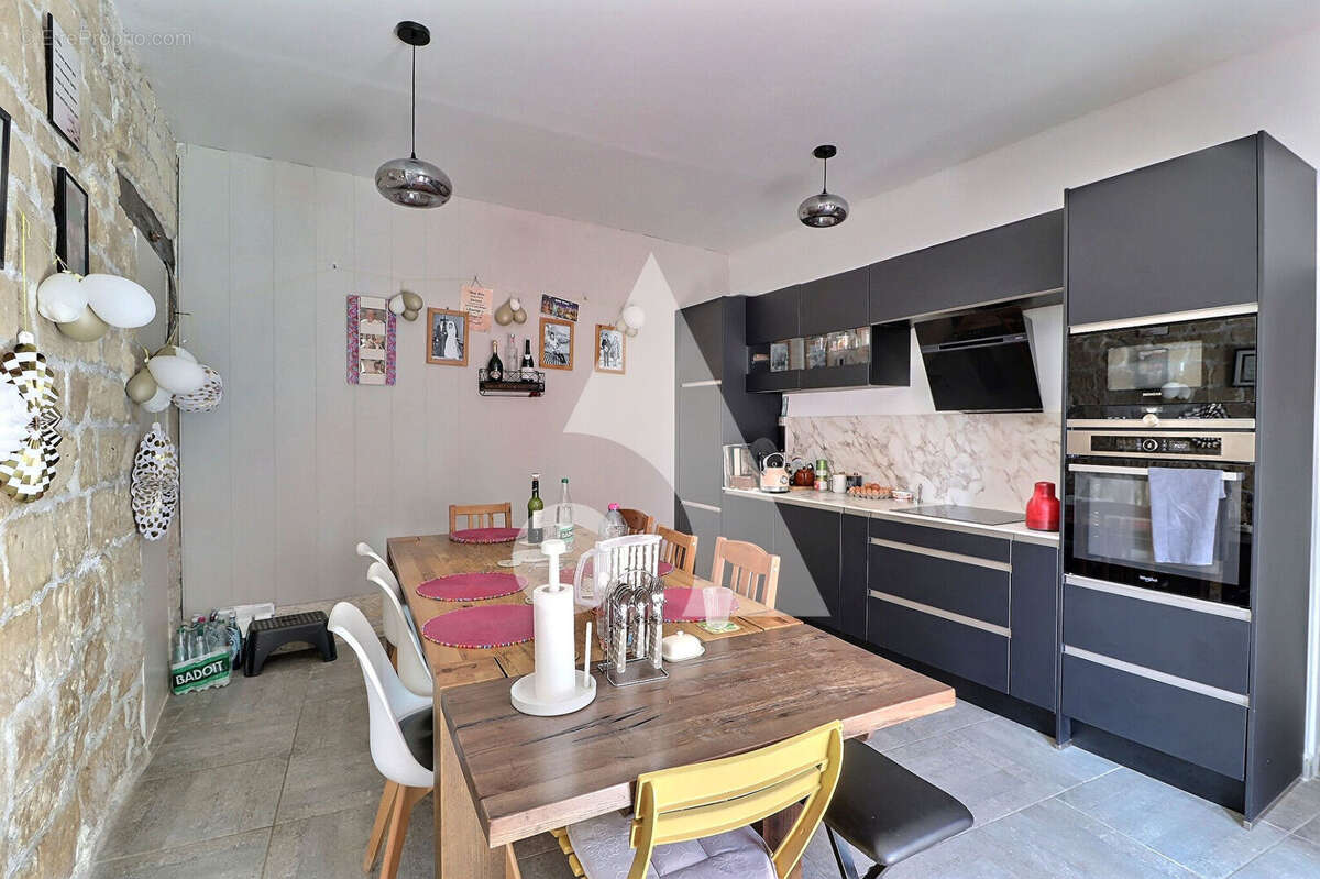 Pontoise - Maison 200m² Rénovée + Dépendance Indépendante (Revenu locatif possible 800/mois) - Opportunité Rare - photo 6
