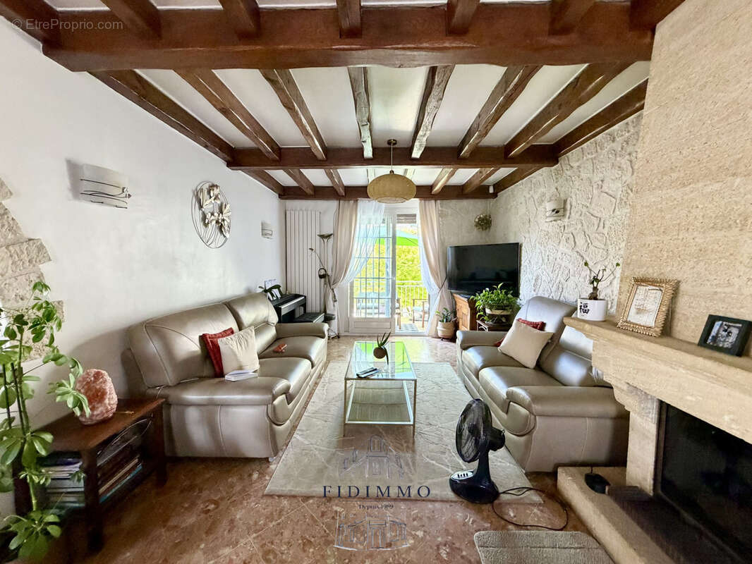 4372 - Maison en plein centre-ville d'Ormesson - photo 3