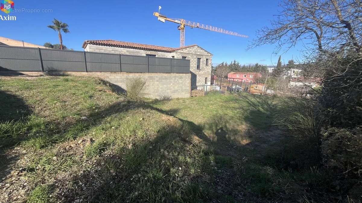 Terrain à ROQUEBRUNE-SUR-ARGENS