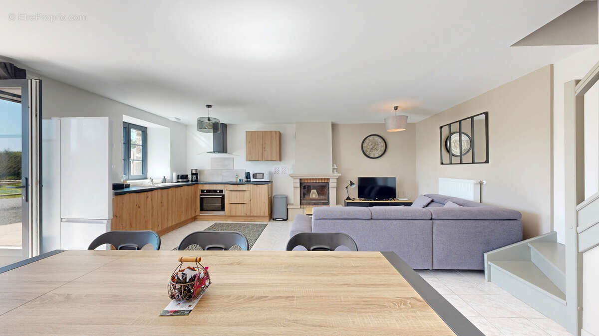 Propriété d'exception avec Gites - 403 m2 sur terrain de 8,5 hectares avec dépendances et étangs. - photo 9