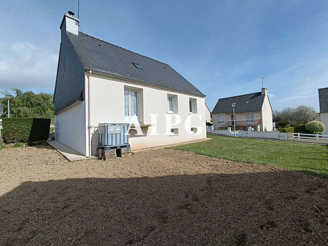 Maison à MUR-DE-BRETAGNE