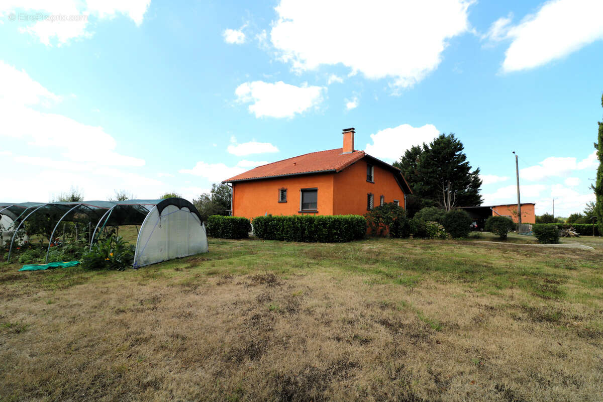 Maison à AURIGNAC
