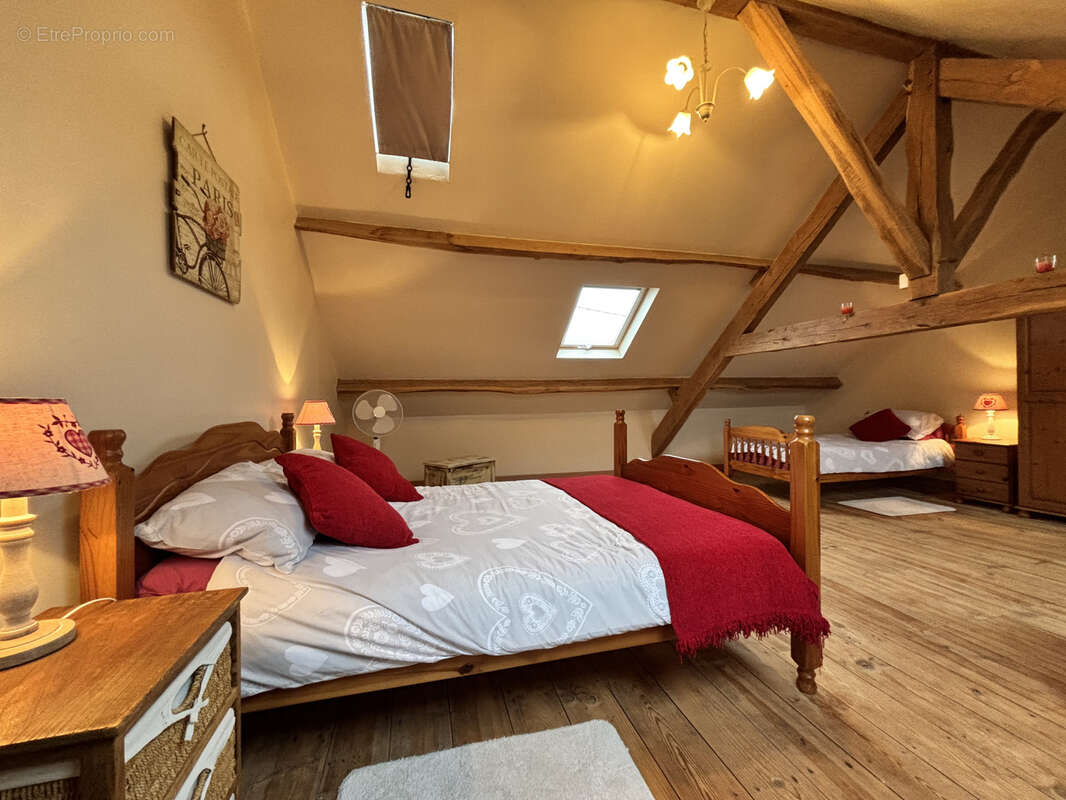 Maison à SAINT-PRIEST-LA-PLAINE