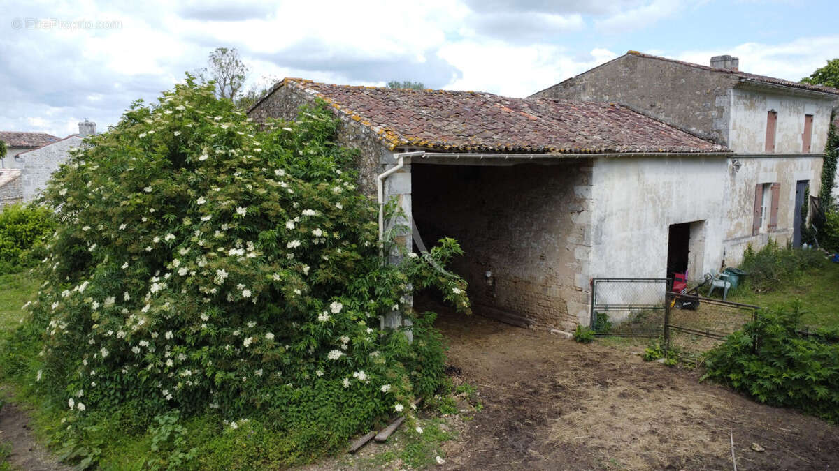 Maison à GREZAC