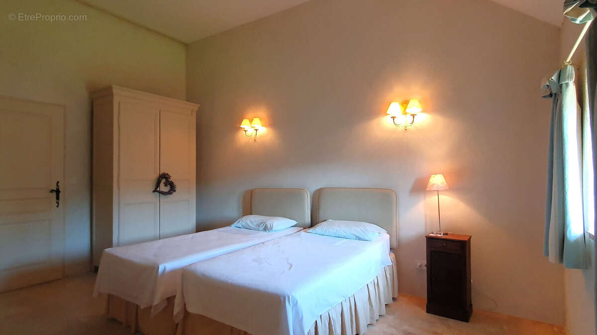 Najac. Propriété de caractère rénovée avec vue exceptionnelle - photo 15