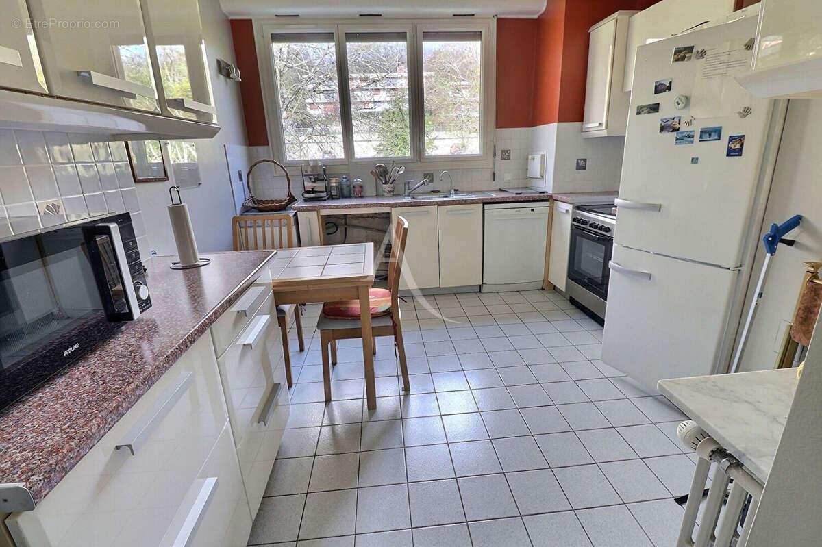 Appartement à LE MESNIL-LE-ROI