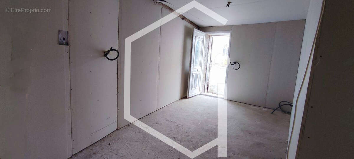 Maison à SURY-EN-VAUX